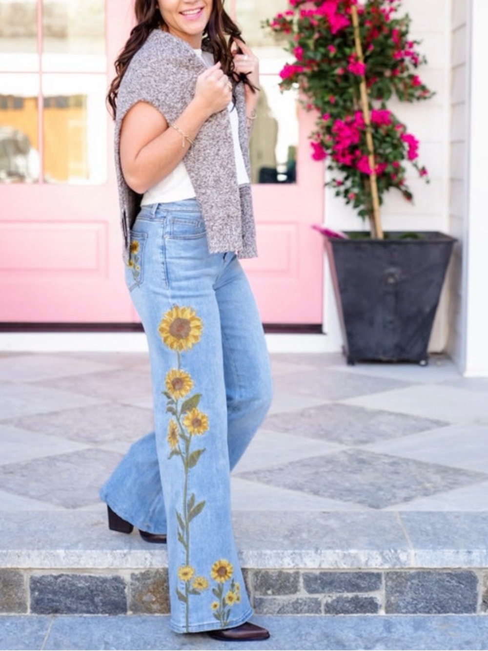 Light Blue Women's Wide-Leg Jeans with Sunflower Embroidery